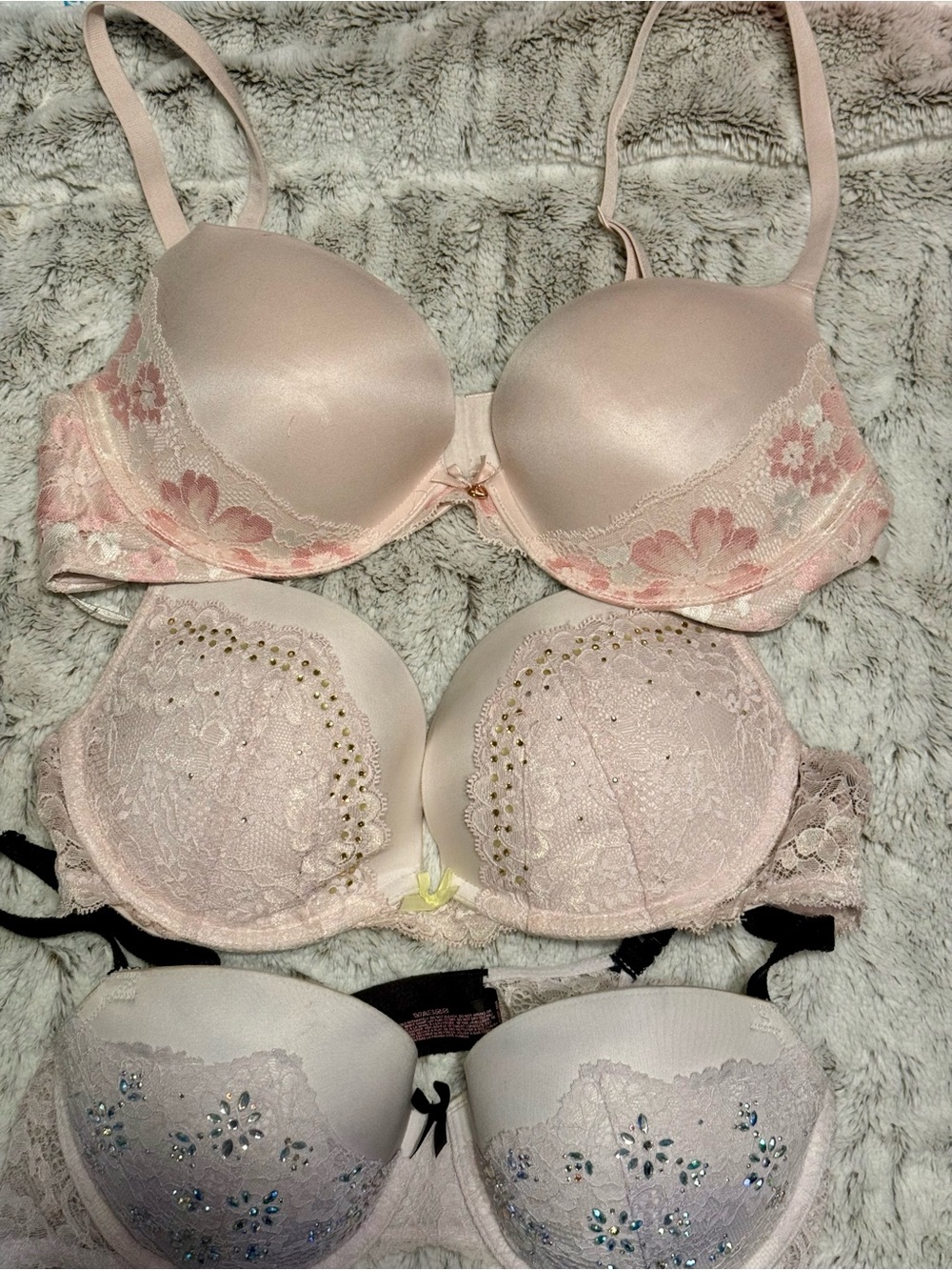 Victoria’s Secret push-up bras lot
